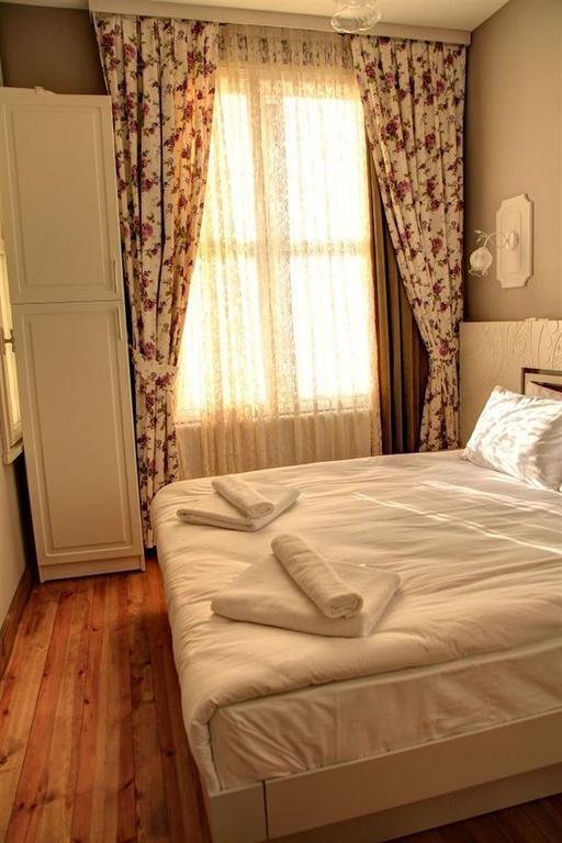 Omer Hayyam Suites Стамбул Номер фото