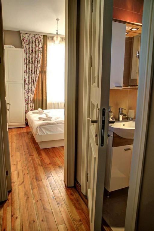 Omer Hayyam Suites Стамбул Номер фото